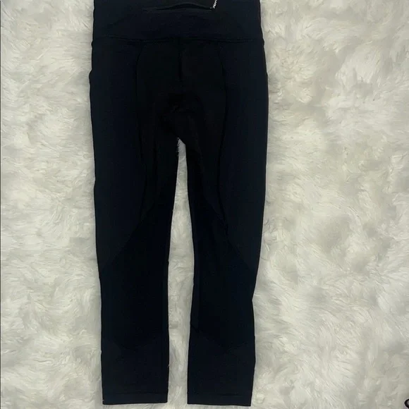 Lululemon 21” Crop Black Leggings - Picture 4 of 6